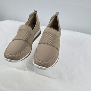 Walking Cradles Sneakers Women's 7.5 M Slip On Dakota Light Taupe W-143403 NIB